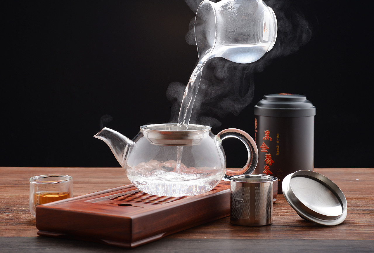 光影藝術(shù)中的匠心之作 一組玻璃茶具的市場(chǎng)推廣攝影